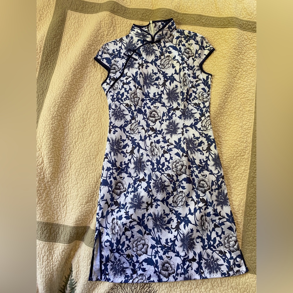 Transitional blue and white vintage 90s floral Cheongsam
